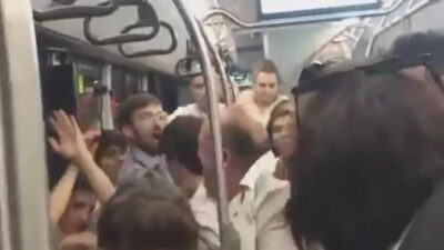 Otobüste tekme tokat birbirlerine girdiler