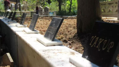 Kahreden kare! Aynı aileden 8 mezar yan yana