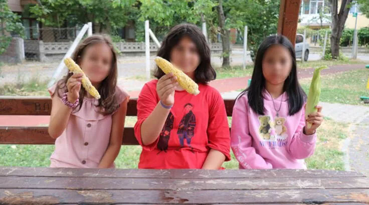 Bahçeden mısır alan 3 kız çocuğuna dayak