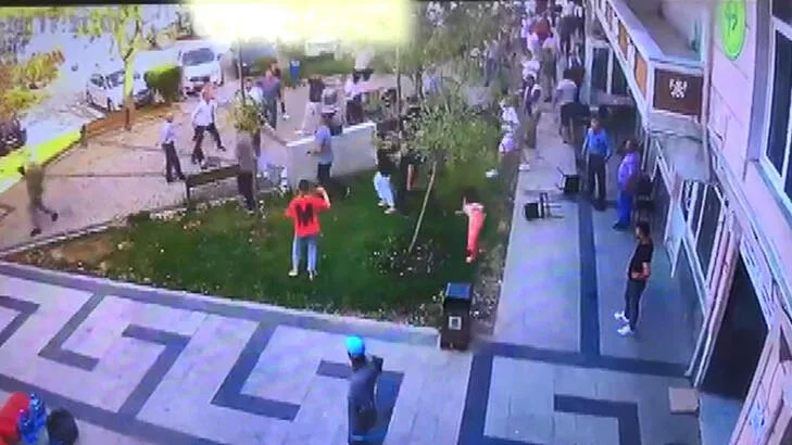 Karpuz kopardıkları tarlanın sahibine dehşeti yaşattılar