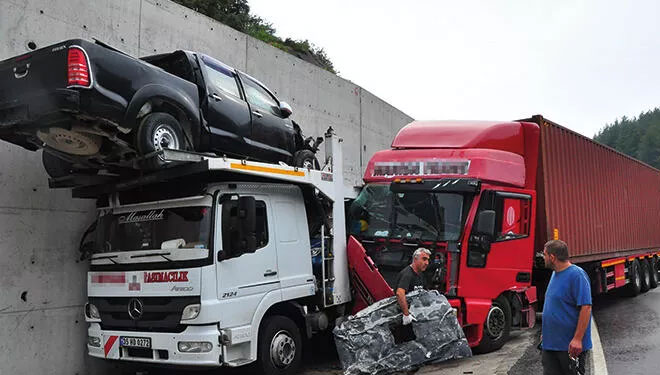 Manisa’da zincirleme kaza! 7 araç birbirine girdi; 2’si çocuk 5 yaralı Manisa’da zincirleme kaza! 7 araç birbirine girdi; 2’si çocuk 5 yaralı
