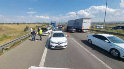 6 aracın karıştığı zincirleme kaza: 8 yaralı