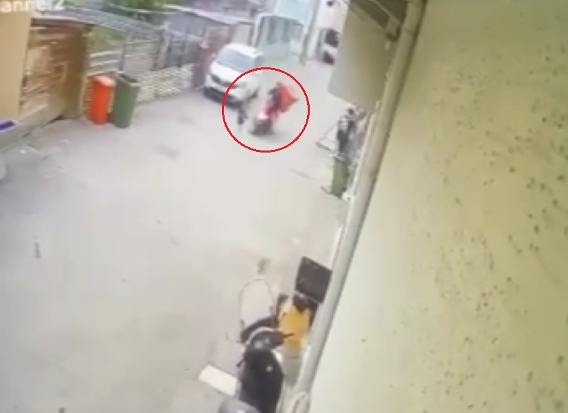 Bursa’da küçük çocuğa çarpmamak için kendi canını hiçe saydı