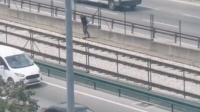 Bursa’da yolun karşısına geçmek için canını hiçe saydı