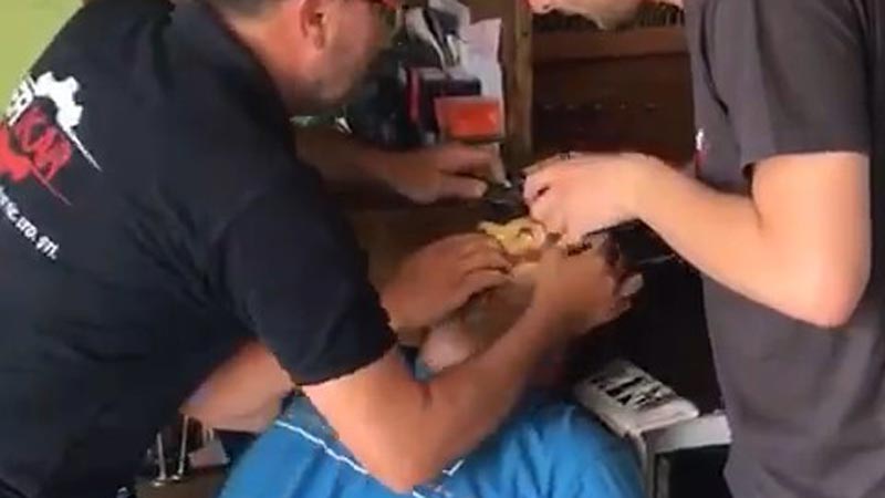 Bursa’da fıkra gibi olay! Gözüne kaçan cismi tornacıda çıkardılar