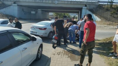 Bursa’da motosiklet otomobile çarptı