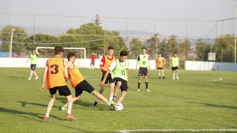 Bursa’da gençlerin futbol şöleni başladı İnegöl Belediyesi’nin 15-30 yaş arası gençlere yönelik düzenlediği “Takımını Kur
