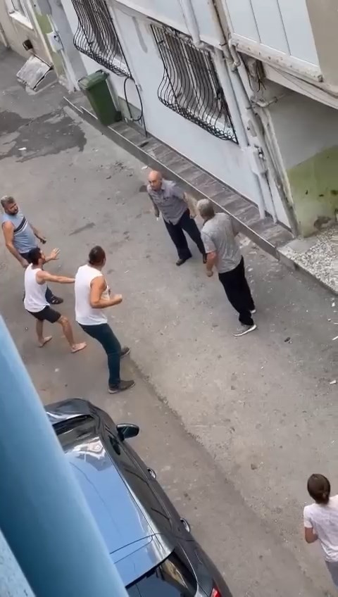 Bursa’da çocukların kavgasına büyükler dahil olunca bıçaklar konuştu