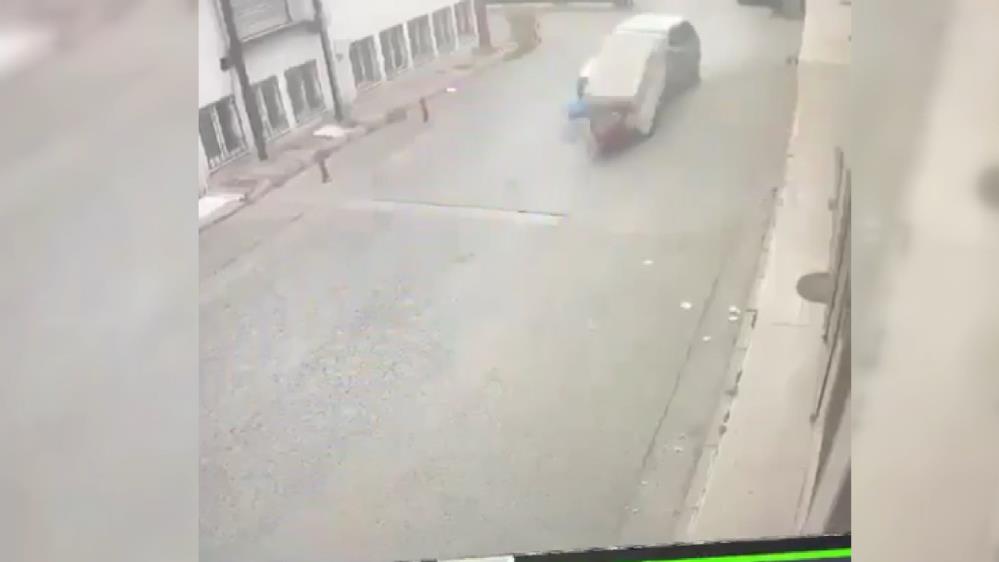 Bursa’da inanılmaz kaza! Ekmek teknesinin altında kaldı