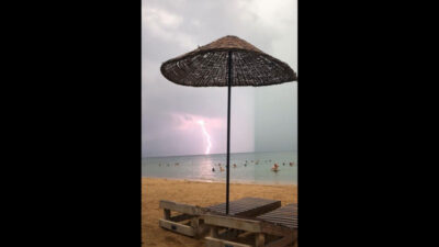 Mudanya’da çakan şimşekler Armutlu’dan böyle görüldü