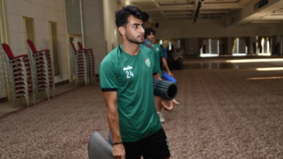 Bursaspor şiddetli yağmurdan salona kaçtı