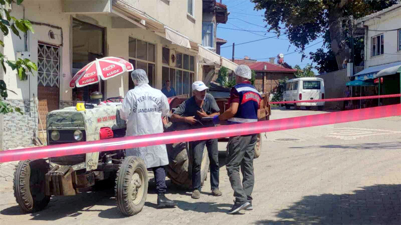 Bursa’nın Orhangazi ilçesine bağlı Akharem Mahallesi’nde dedesinin kullandığı traktörden düşen