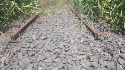 Tren raylarını çalmışlar: 5 gözaltı