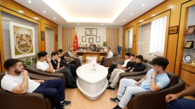 İngiltere’de yaşayan Türk öğrenciler kültürlerini öğreniyor