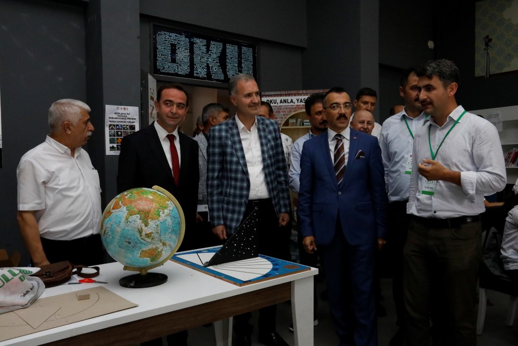 Küçük araştırmacılar doğayı mercek altına alıyor