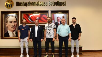 Mustafakemalpaşaspor Belediye sahaya indi