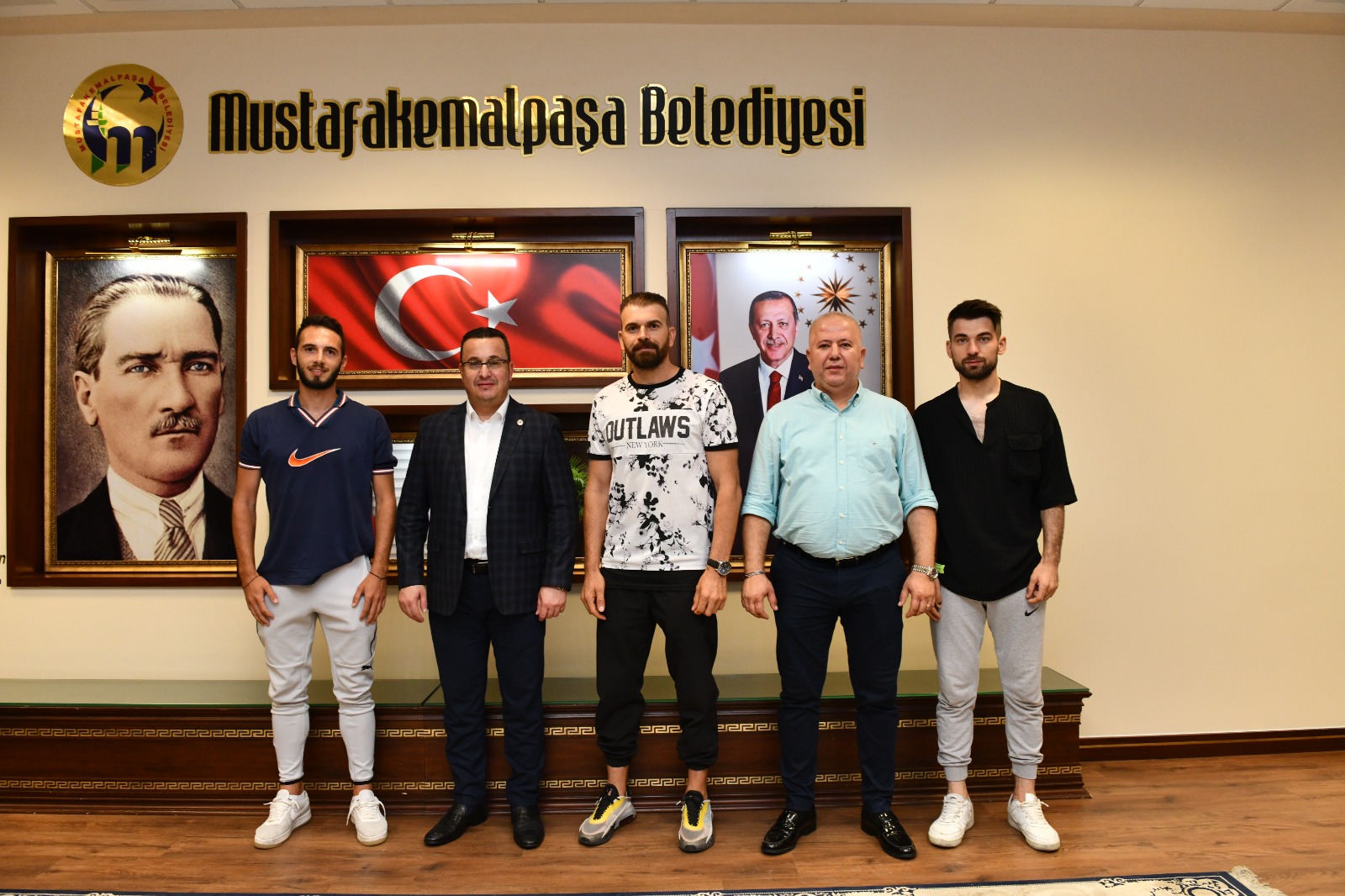 Mustafakemalpaşaspor Belediye sahaya indi