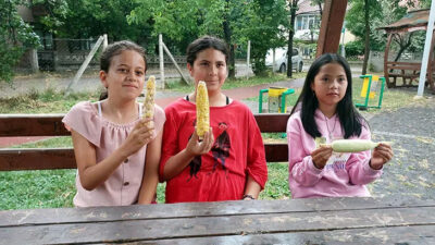 Bahçesinden mısır alan 3 kız çocuğunu dövmüştü! Karar çıktı