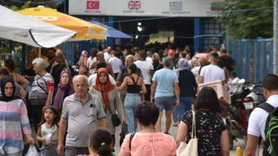 Pasaportsuz girişin ardından akın ettiler