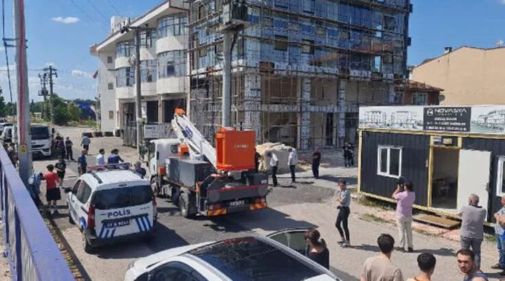 Elektrik akımına kapılan inşaat işçisi, 4’üncü kattan düşüp öldü