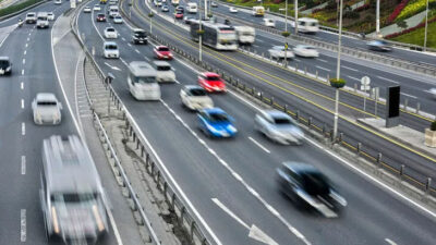 Avukatın kamu görev yaptığı gerekçesiyle itiraz ettiği hız cezası iptal edildi