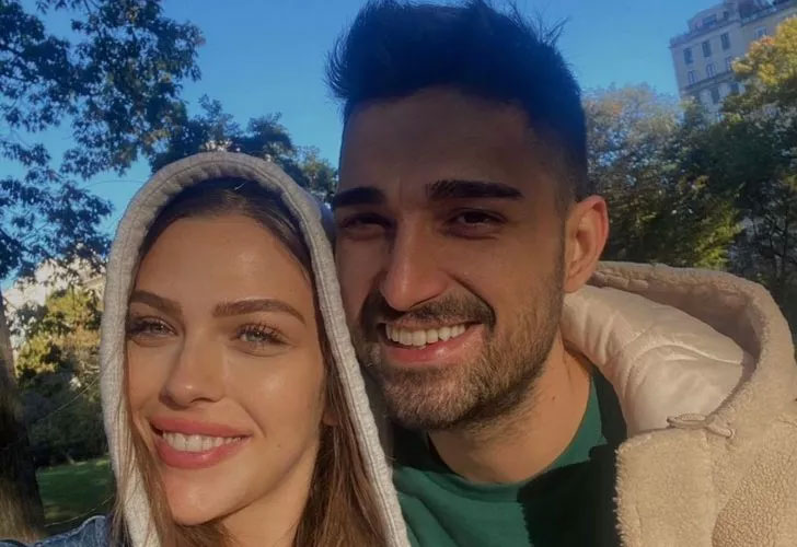 İdo Tatlıses’in eşi Yasemin mini şortlu poz verdi!