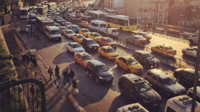 Trafikte yeni dönem! Yeni kurallar Resmi Gazete’de