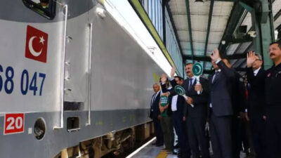 ‘İyilik Treni’, selin vurduğu Pakistan’a yola çıktı