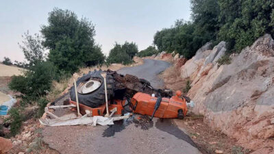Traktör devrildi: 1 ölü, 2 yaralı
