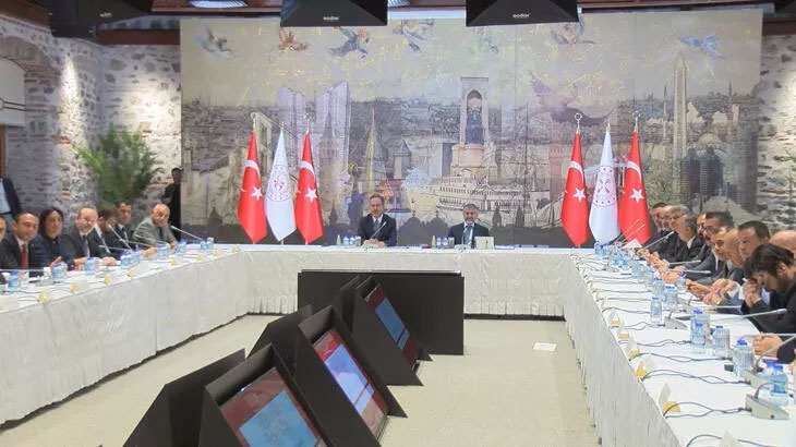 Bakan Kasapoğlu ile Bakan Nebati, TFF ve Kulüpler Birliği ile bir araya geldi