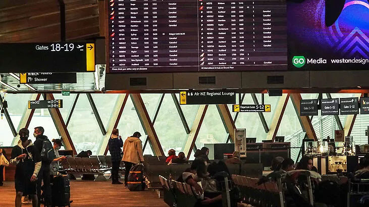 Yeni Zelanda 2,5 yıl sonra Covid kısıtlamalarını tamamen kaldırdı, sınırlarını açtı