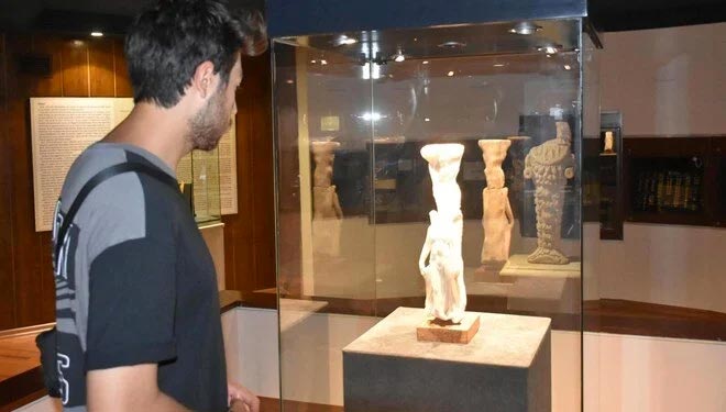 Nike tanrıçasına ait heykel 1 asır sonra sergide Nike tanrıçasına ait heykel 1 asır sonra sergide