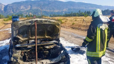 Kadın sürücü yanan araçtan son anda kurtuldu