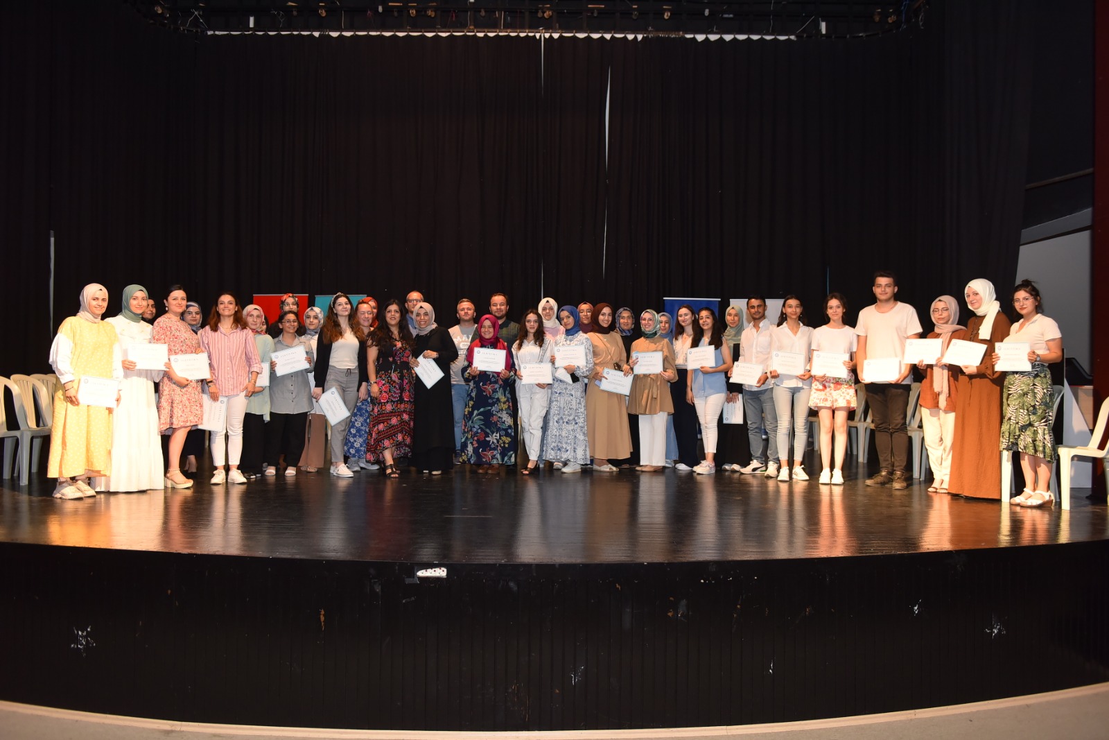 Yıldırım’da Etkili İletişim, Beden Dili ve Diksiyon Kursu mezunlarını verdi