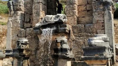 Antik çeşmeden 1800 yıl sonra yeniden su aktı