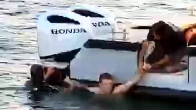 Polisten kaçmak için 2 kilometre yüzdü