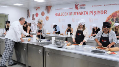 Bursalı kadın girişimciler mutfaktaki hünerlerini sergiledi