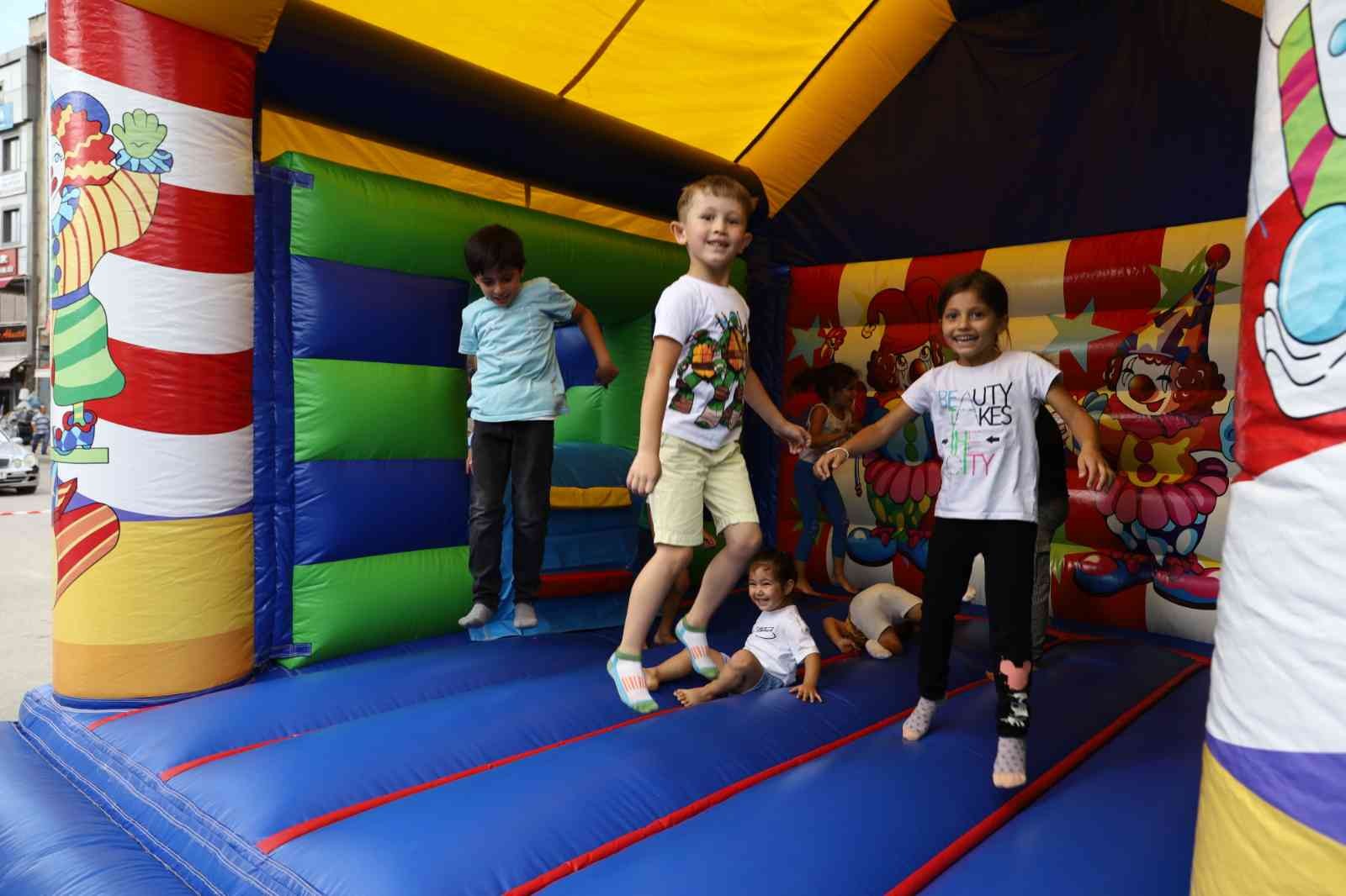 Bir tır dolusu oyun Orhaneli’nde