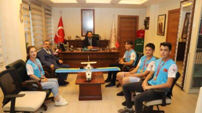 Bursa İl Milli Eğitim Müdürü Feza Takımını ağırladı