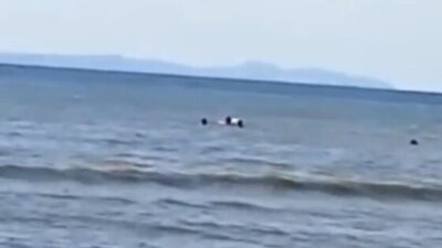 Bursa’da boğulmak üzere olan kişiyi cankurtaranlar son anda kurtardı