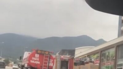 Bursa’da mobilya dükkanı alev alev yandı
