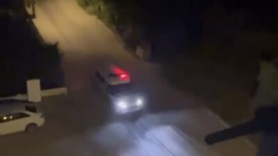 Bursa’da polis şehir merkezine inen domuzu sirenle kovaladı