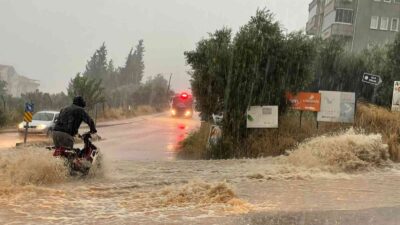 Bursa’da sağanak yağış sele dönüştü, hayat felç oldu