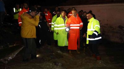 Bursa’da selin yaraları anında müdahaleyle sarılıyor