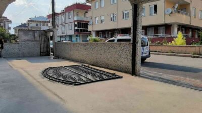 Bursa’da kahreden olay! Demir kapının altında kalan çocuk…