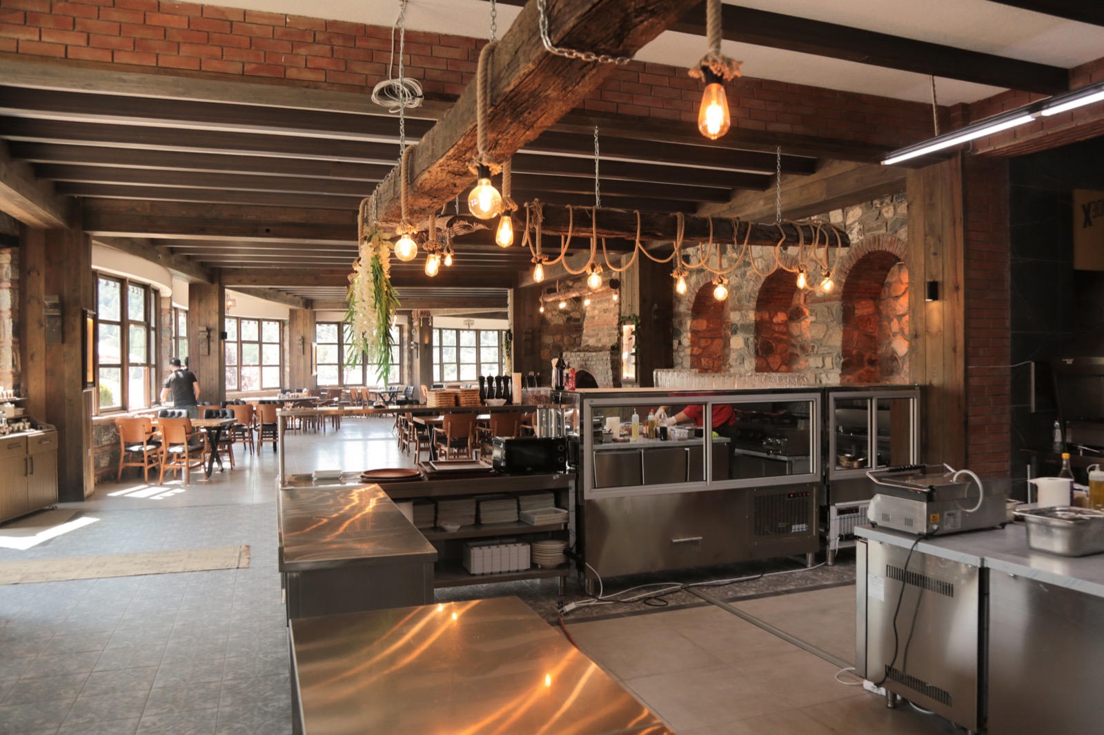 Gürsu’nun “Kırlangıç Sofrası” muhteşem manzarasında misafirlerini lezzetlerle buluşturuyor