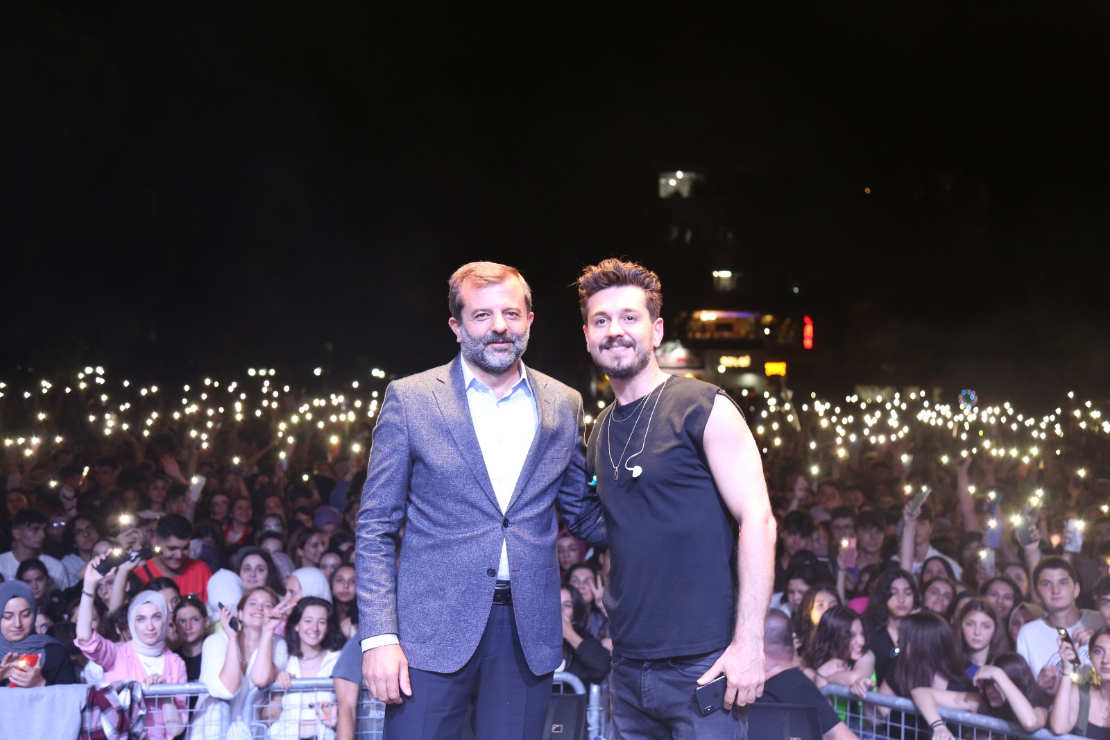 Gürsulu gençlerin Zafer coşkusu geceyi aydınlattı 1 foto 3 3