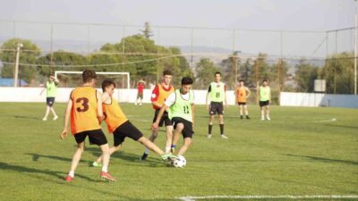 Bursa’da gençlerin futbol şöleni başladı