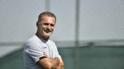 Bursaspor’da Tahsin Hoca’dan önemli açıklamalar; ‘Eleştiren insanlar o zaman daha fazlasını yapsınlar…’
