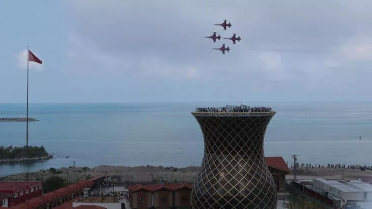 Türk Yıldızları Rize semalarında nefes kesti